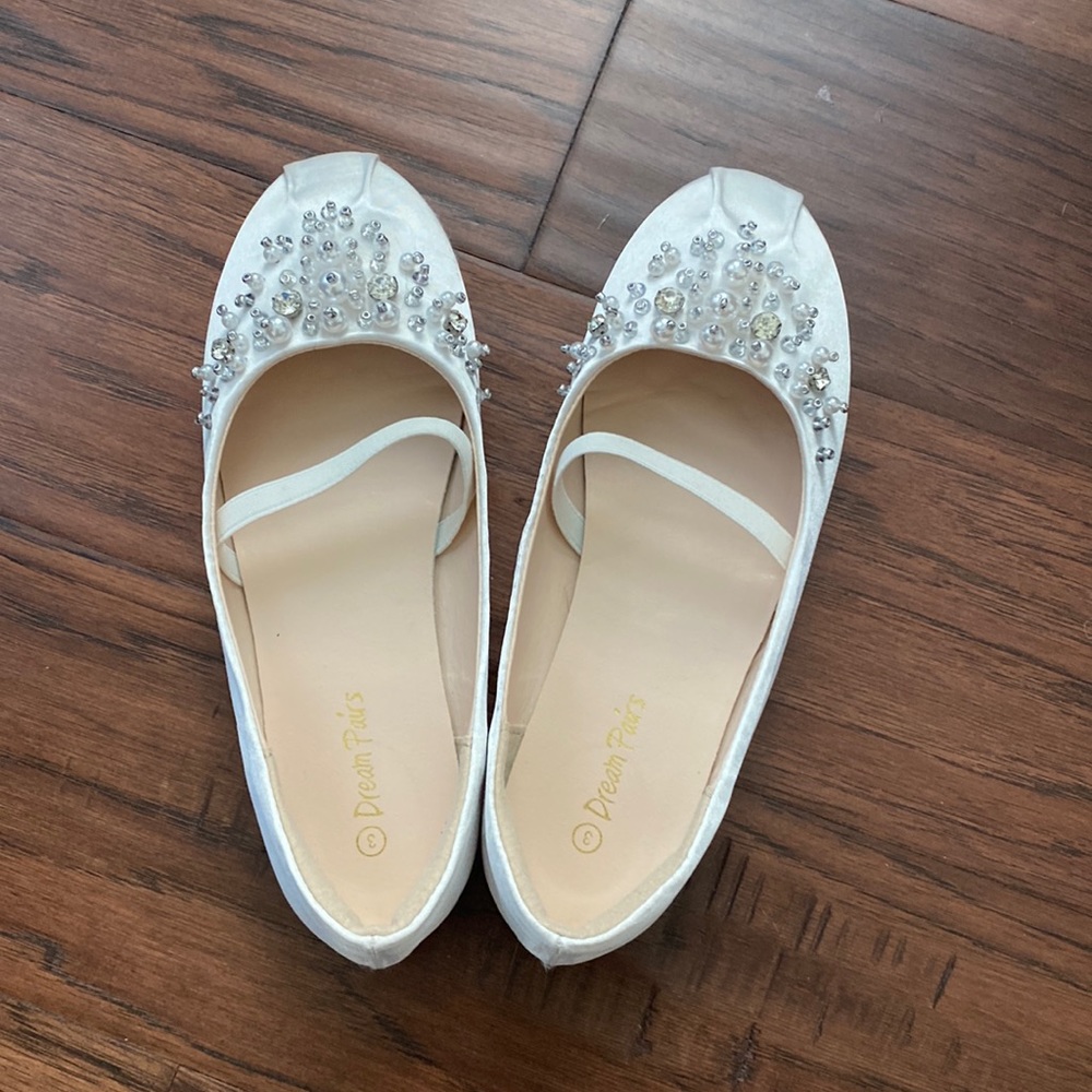 Dream Paris size 3 girls white embellished shoes